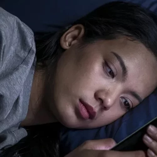 Πόλεμοι, τροχαία, κακοποίηση | Πώς η έκθεση σε αρνητικές ειδήσεις επηρεάζει την υγεία μας;