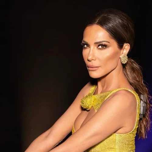 Η στιγμή που η δήμαρχος του Τσεσμέ ζητά από το κοινό να ηρεμήσει: "Μην γιουχάρετε τη Δέσποινα Βανδή, να της γίνει μάθημα"