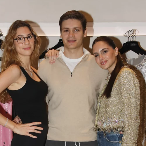 Παναγιώτης Νίκας | Ο αδερφός της Αλεξάνδρας Νίκα στην πρώτη δημόσια εμφάνιση με τη σύντροφό του, Φαίδρα Παπανδρέου