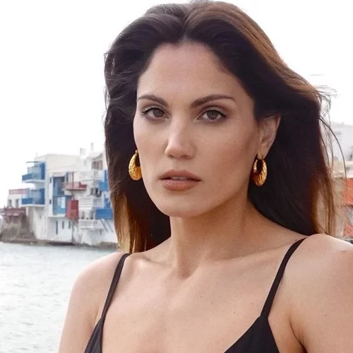 Η Μαίρη Συνατσάκη ξεκαθαρίζει για τη δήλωση της | "Tο παιδί μου θα αποφασίσει το κοινωνικό του φύλο"