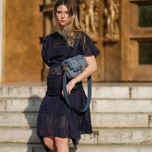 Τα 3 χρώματα που κολακεύουν τη γυναικεία σιλουέτα