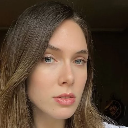 Η Αφροδίτη Λιάντου μόλις υιοθέτησε το κούρεμα που την έκανε να μοιάζει με Γαλλίδα