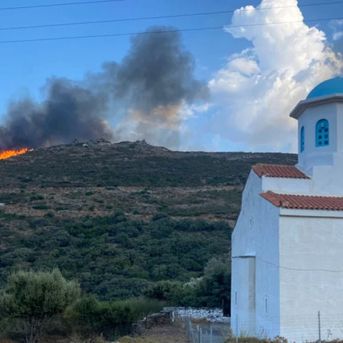 Μάχη με τις φλόγες σε Έβρο και Άνδρο, βελτιωμένη εικόνα σε Βοιωτία και Φθιώτιδα