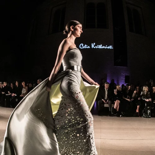 Ποια διάσημη fashionista εμφανίστηκε στις Κάννες με δημιουργίες της Celia Kritharioti