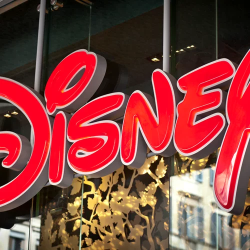 Η υπηρεσία streaming Disney+ αποσύρει ταινίες κινουμένων σχεδίων με ρατσιστικά στερεότυπα από το παιδικό τμήμα