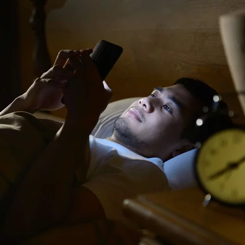 Γιατί κάνει κακό το σκρολάρισμα στο κινητό;