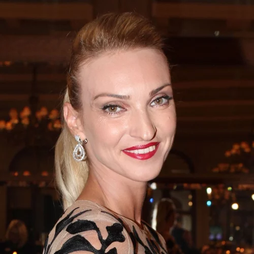 Μορφούλα Ντώνα | Παντρεύτηκε και βάφτισε τον γιο της στις Σπέτσες