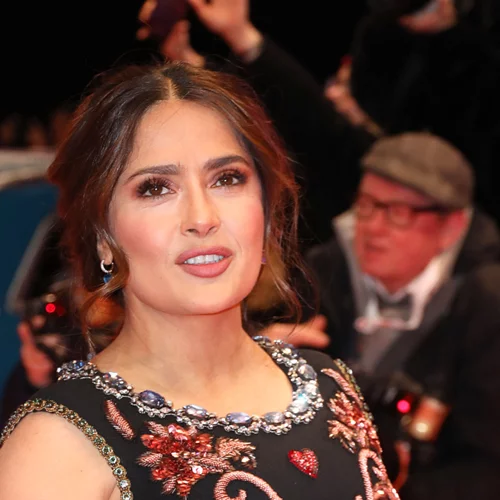 O μυστικός αγώνας της Salma Hayek με τον κορονοϊό | "Είπα στον γιατρό, προτιμώ να πεθάνω στο σπίτι"