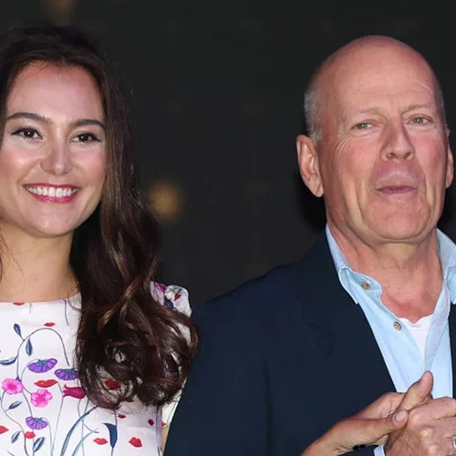 "Είναι ο εγκέφαλός του που τον προδίδει": Η Εmma Henning μιλά για την κατάσταση της υγείας του Bruce Willis