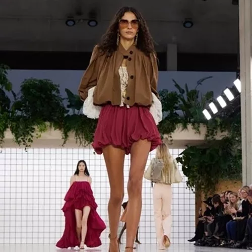 Οι 4 πιο πρωτότυποι χρωματικοί συνδυασμοί για να δοκιμάσεις στις εμφανίσεις του καλοκαιριού