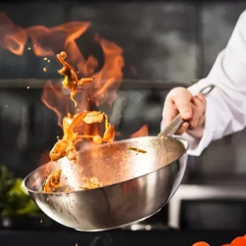 Τι δουλειά έχουν οι γυναίκες στην (επαγγελματική) κουζίνα;