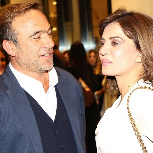 Παντρεύτηκαν στην Πλάκα η Δήμητρα Ματσούκα και ο Πέτρος Κόκκαλης | Οι πρώτες φωτογραφίες