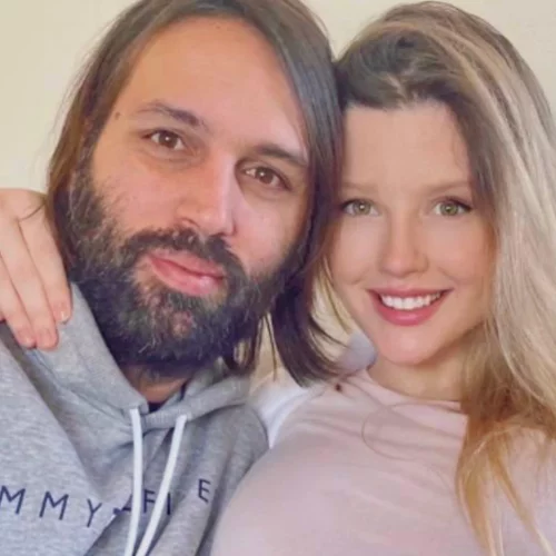 Κωνσταντίνα Κομμάτα - Γιώργος Σαμαράς | Αποκάλυψαν το φύλο του μωρού τους