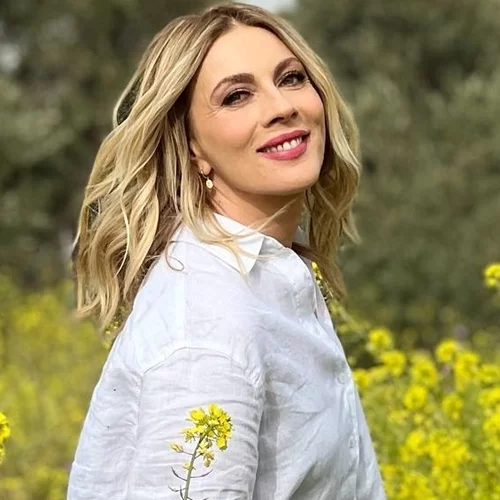 Αγνώριστη η Σμαράγδα Καρύδη | Το νέο ginger χρώμα στα μαλλιά της που την ανανέωσε πλήρως