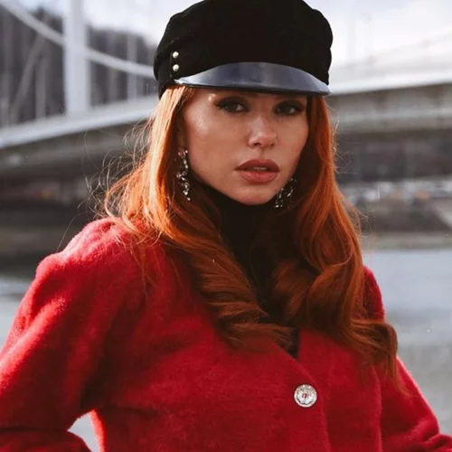 Η Έβελυν Καζαντζόγλου στο Missbloom | Τι φορά όταν θέλει να νιώσει αυτοπεποίθηση;