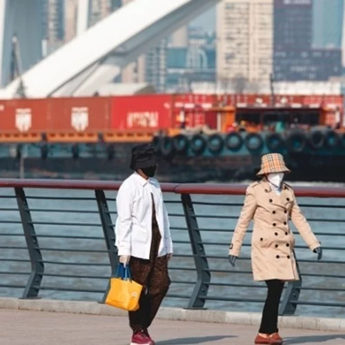 Τέθηκαν σε ισχύ οι τελωνειακοί δασμοί αντιποίνων 84% της Κίνας σε προϊόντα των ΗΠΑ