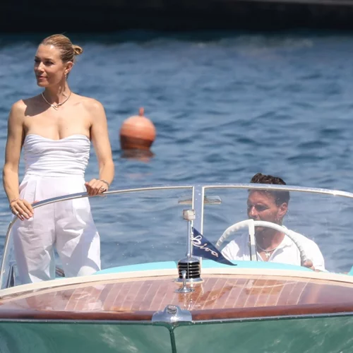 Σαν σταρ του σινεμά | Η εμφάνιση της Βίκυς Καγιά στο κόκκινο χαλί του Φεστιβάλ Βενετίας