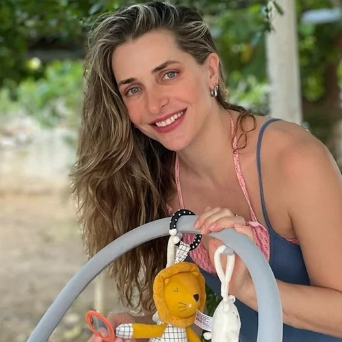 Η Βασιλική Τρουφάκου στο χωριό με τον δύο μηνών γιο της