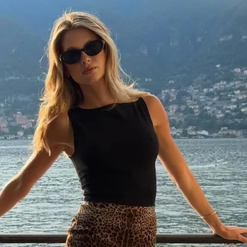 Αμαλία Κωστοπούλου | Το χρώμα - τάση της σεζόν που προτιμάει στις καλοκαιρινές βραδινές εμφανίσεις της