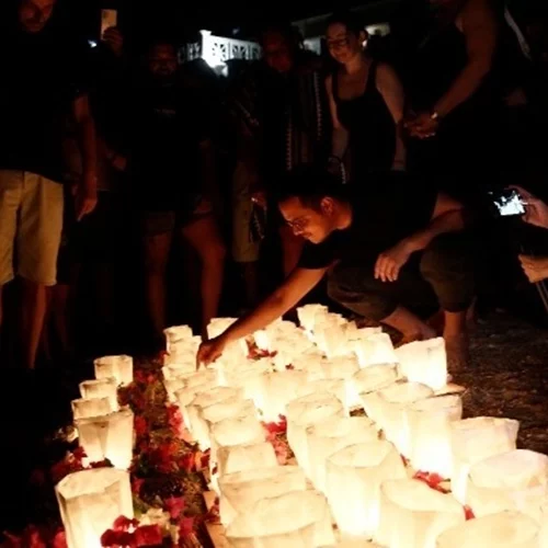 Συγκίνηση στις εκδηλώσεις μνήμης για την 7η επέτειο από τη φονική πυρκαγιά στο Μάτι