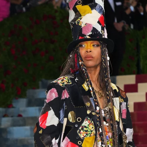 Erykah Badu | Ποια είναι η καλλιτέχνιδα που κέρδισε το βραβείο "Style Icon" στα CFDA awards