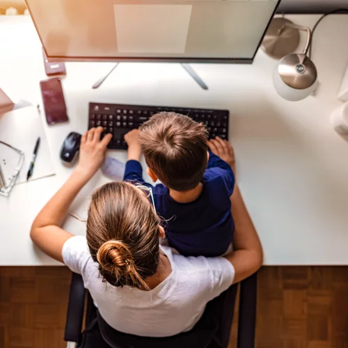 Ανάλυσέ το | Τηλεργασία με τα παιδιά στο σπίτι: οδηγός επιβίωσης