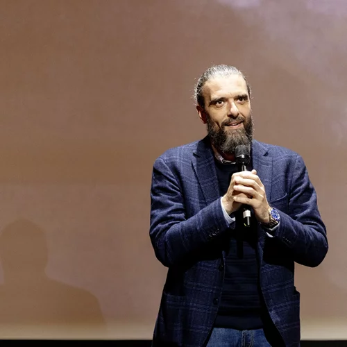 Σωτήρης Τσαφούλιας | Η πολύ σπάνια εμφάνιση με τις δύο πανέμορφες κόρες του