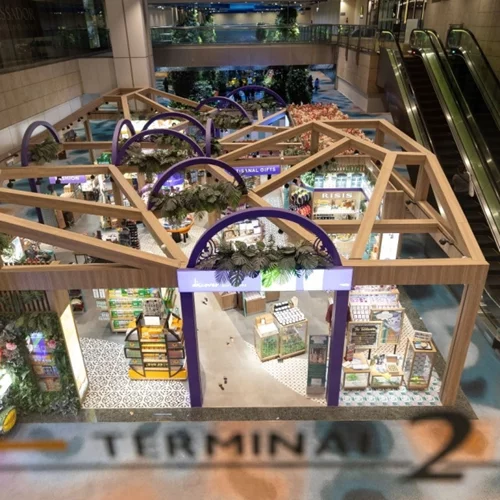 Το εμβληματικό αεροδρόμιο Changi στη Σιγκαπούρη είναι το κορυφαίο παγκοσμίως για το 2025