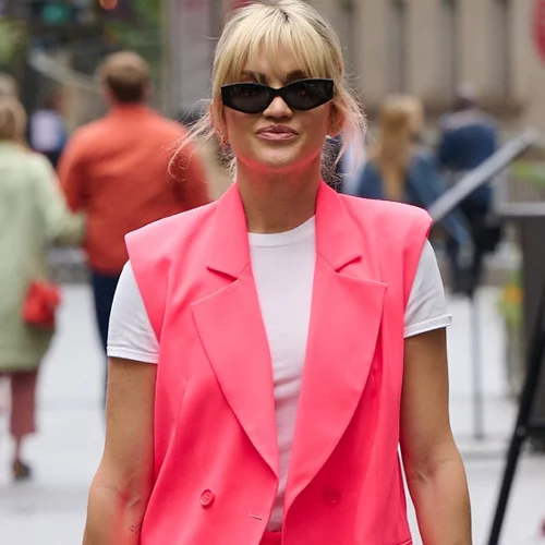 Τα κομψά looks που μπορείτε να δημιουργήσετε με ένα γιλέκο φέτος το καλοκαίρι