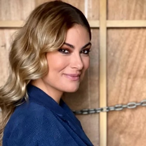 Η Δέσποινα Καμπούρη μπήκε στην κουζίνα της και έφτιαξε κέικ χωρίς ζάχαρη και αλεύρι