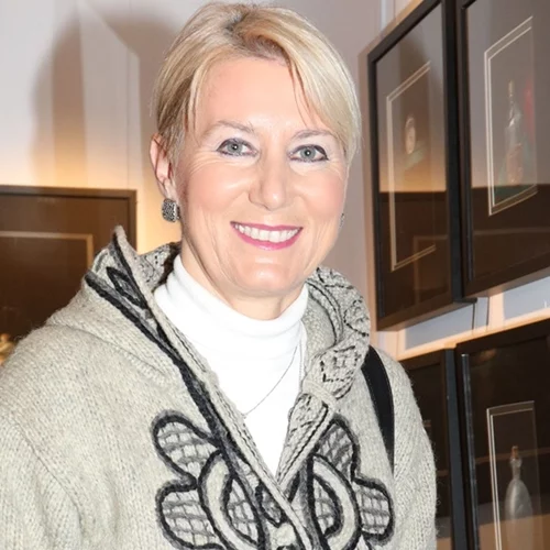 Η Νατάσα Παζαΐτη σε σπάνια εμφάνιση με πλεκτό πανωφόρι