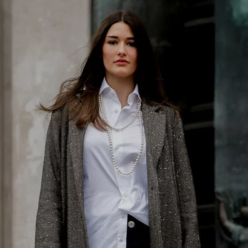 Τα 5 tops που συνδυάζουν τα fashion it girls με τα τζιν τους την άνοιξη