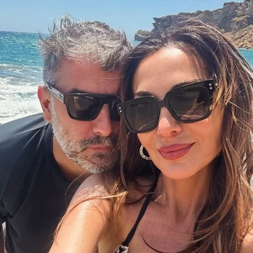 Δέσποινα Βανδή – Βασίλης Μπισμπίκης | Καλοκαιρινή απόδραση σε Κέρκυρα και Παξούς – Οι τρυφερές φωτογραφίες