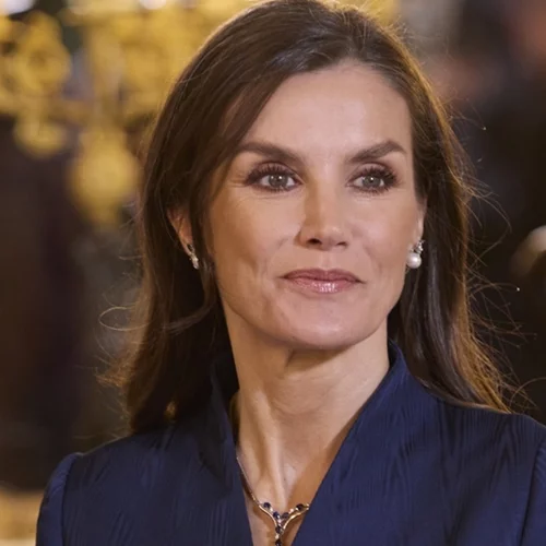 Η βασίλισσα Letizia φόρεσε το ζευγάρι παπούτσια από τη Massimo Dutti που μπορεί να αναβαθμίσει κάθε ανοιξιάτικο look