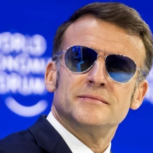 Η εμφάνιση του προέδρου Μacron με γυαλιά τύπου Top Gun ανέβασε τις μετοχές της εταιρείας