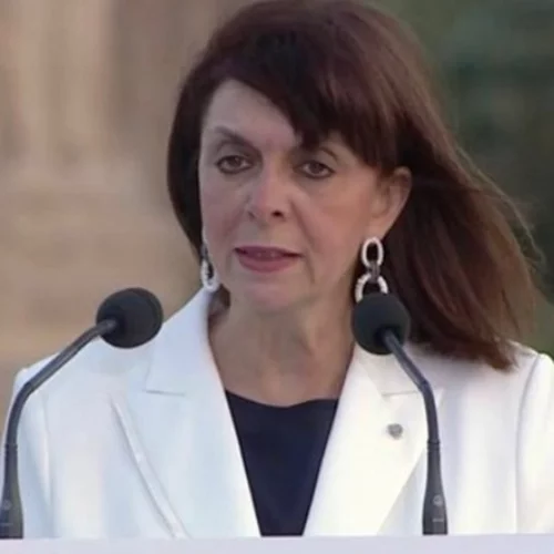 Η σπάνια εμφάνιση της Κατερίνας Σακελλαροπούλου με τον σύντροφό της