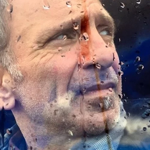 Έκθεση στο Ευρωκοινοβούλιο για τον Γιάννη Μπεχράκη, τον πολυβραβευμένο φωτορεπόρτερ και φωτεινό άνθρωπο