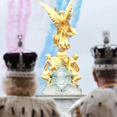 Στο μπαλκόνι του Μπάκιγχαμ η πριγκίπισσα Kate μετά τη διάγνωση του καρκίνου