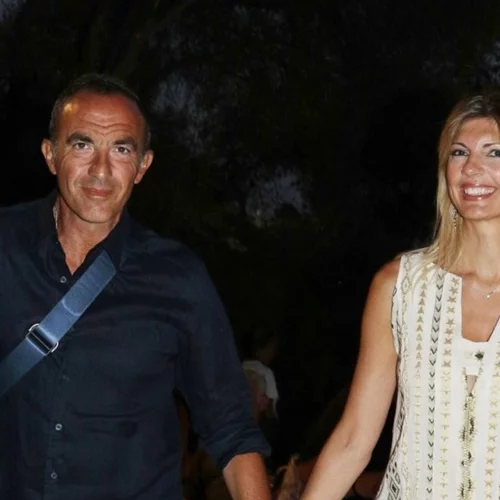 O Νίκος Αλιάγας με τη σύζυγό του Τίνα Γρηγορίου στο Ηρώδειο | Η stylish εμφάνισή της