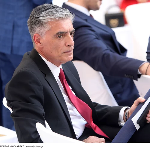 Nίκος Ευαγγελάτος | Ποδηλατάδα στις Σπέτσες με αθλητικό look