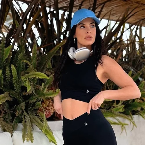 Χριστίνα Μπόμπα | Με casual mocha mousse σύνολο σε απόδραση στο Μαρακές