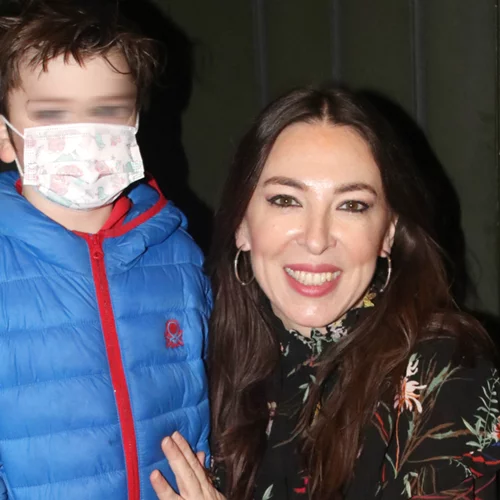 Αλίκη Κατσαβού | Ο γιος της, Φοίβος, τής ζήτησε να πάνε στον τάφο του Κώστα Βουτσά (εικόνα)