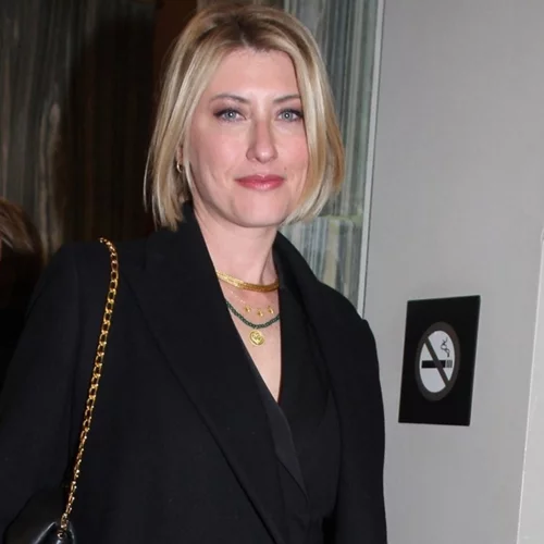 Η Σία Κοσιώνη με total black σύνολο και chic βραδινές γόβες