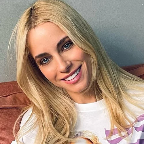 Τι ετοιμάζει η Δούκισσα Νομικού; Το βίντεο με το συγκλονιστικό ροζ φόρεμα