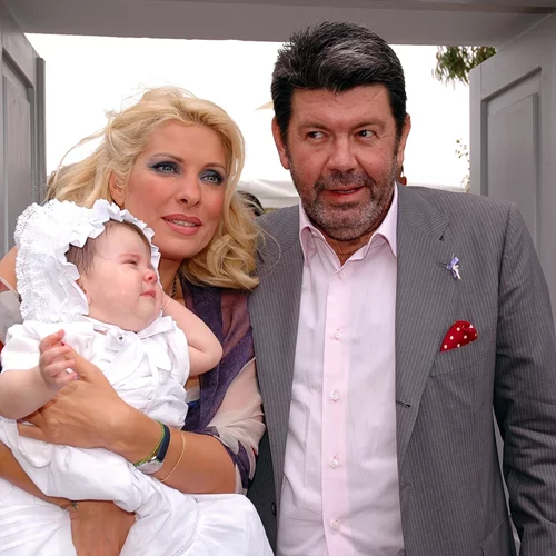 Τα iconic χτενίσματα που επέλεξαν 10 Ελληνίδες celebrities για τη βάφτιση των παιδιών τους