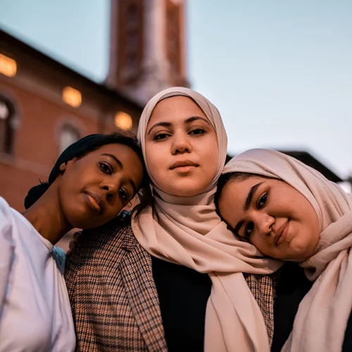 Ιράν | Νεαρά κορίτσια χορεύουν στο TikTok χωρίς χιτζάμπ και συλλαμβάνονται