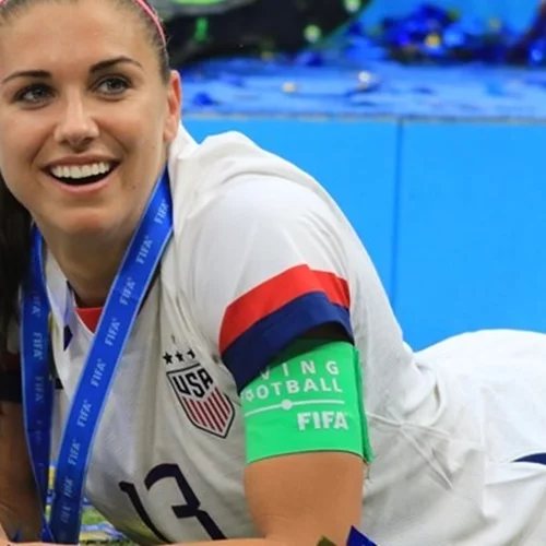 Alex Morgan | Η πιο όμορφη ποδοσφαιρίστρια είναι απόφοιτος του Berkeley και έχει γράψει 7 παιδικά βιβλία