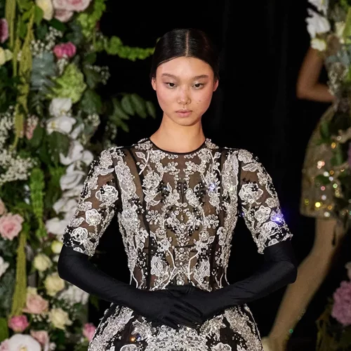 London Fashion Week | To "quiet luxury" χτένισμα που αναμένεται να επικρατήσει στις τάσεις αποπνέει μια απίστευτη κομψότητα