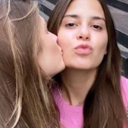 Αλεξάνδρα Κωστοπούλου | Η σπάνια selfie με την αδερφή της, Αμαλία