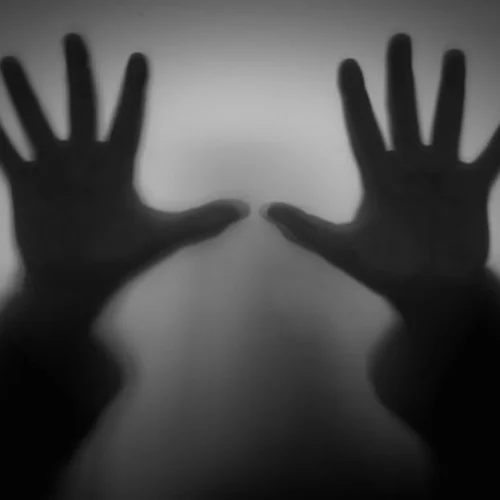 Μέσα στο μυαλό του εγκλήματος | Γιατί το true crime μας καθηλώνει τόσο πολύ;